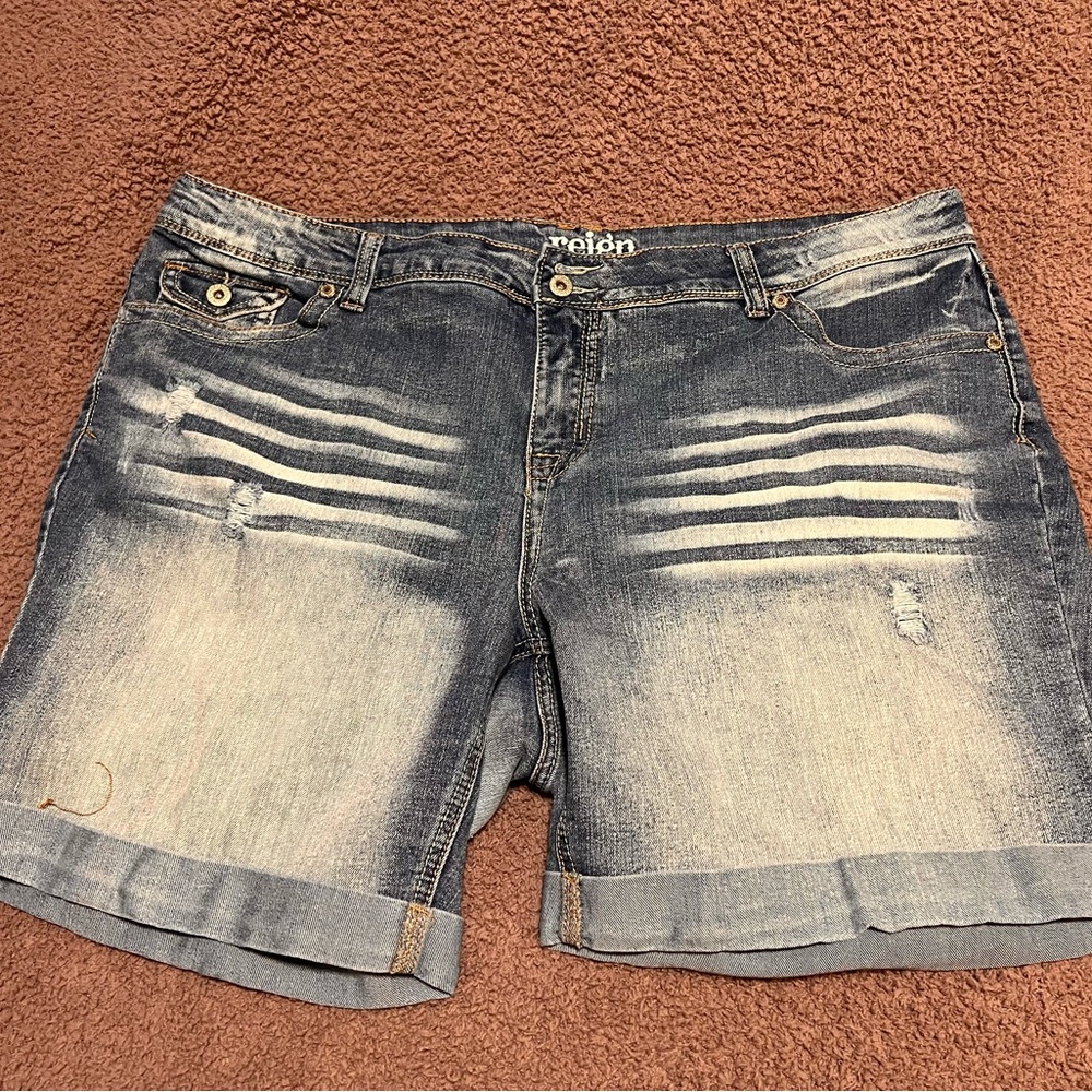 Reign jean short